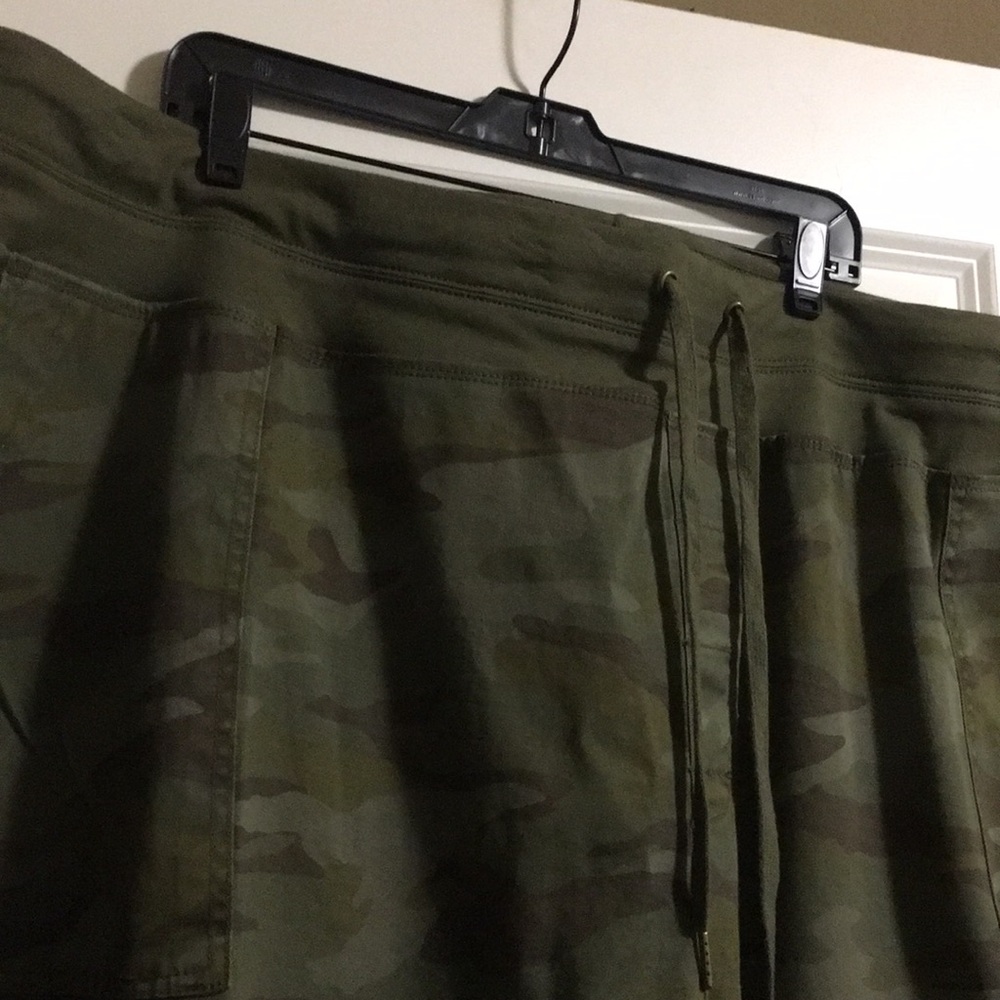 Plus size Capri pants with front and back pockets